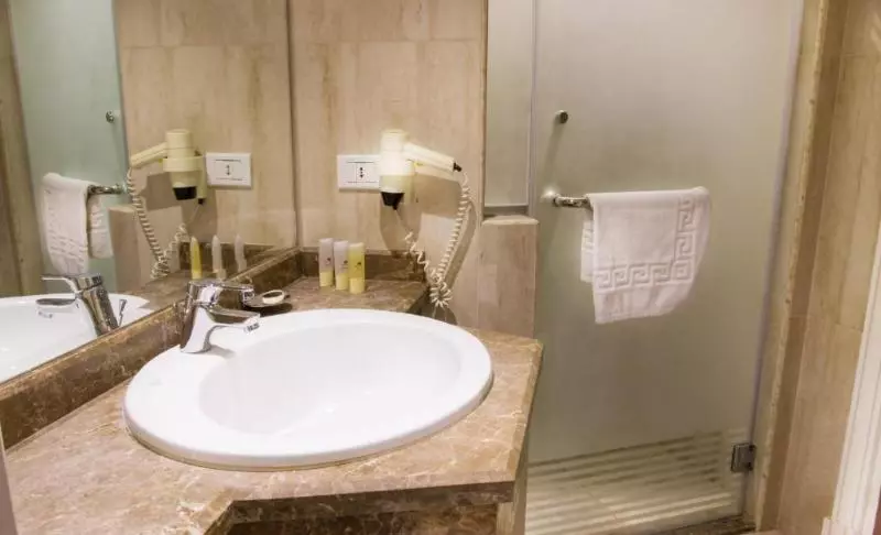 اتاق لوکس, Paradise Inn Beach Resort