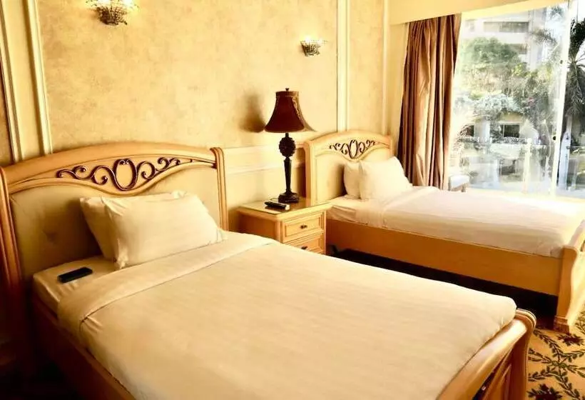 سوییت خانوادگی, Paradise Inn Beach Resort
