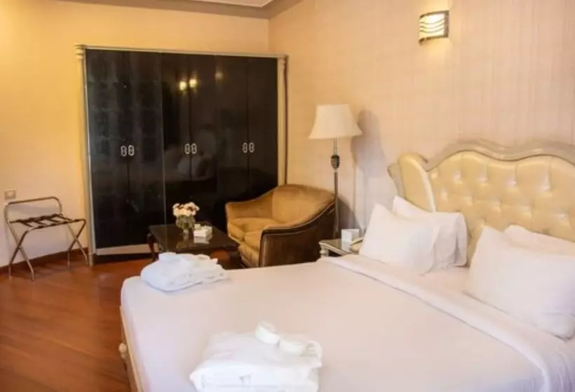 اتاق لوکس, Paradise Inn Beach Resort