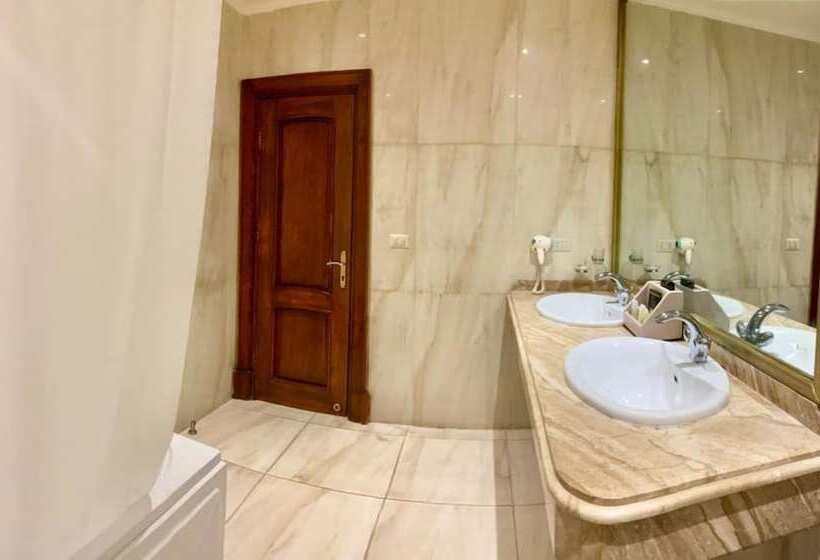 سوئیت رویال, Paradise Inn Beach Resort