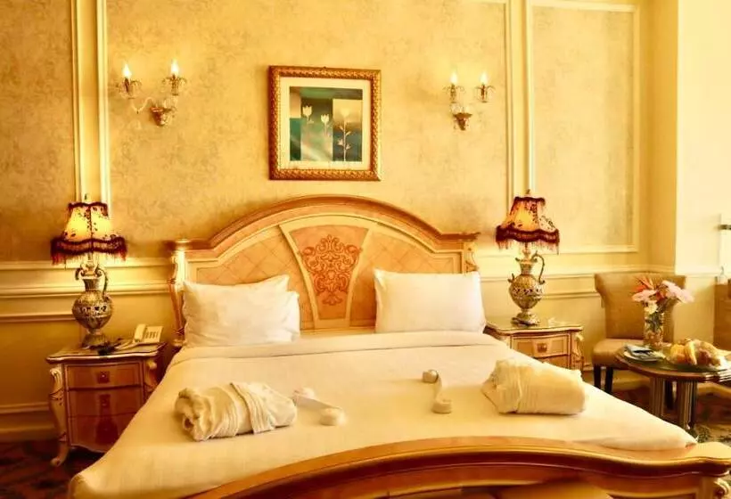 سوئیت رویال, Paradise Inn Beach Resort