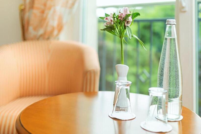 جناح جونيور, Victor S Residenz Hotel Berlin Mitte