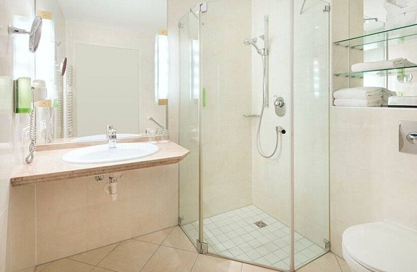 جناح جونيور, Victor S Residenz Hotel Berlin Mitte