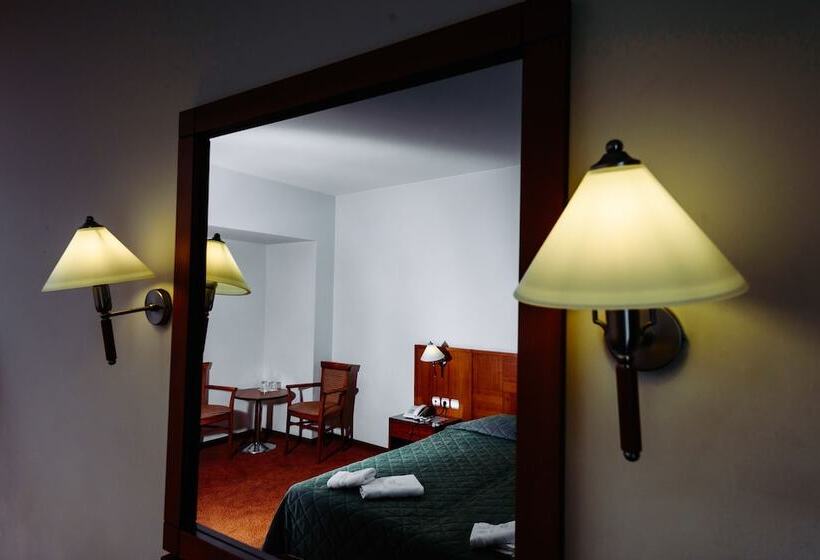 غرفة قياسية فردية, Athens Mirabello