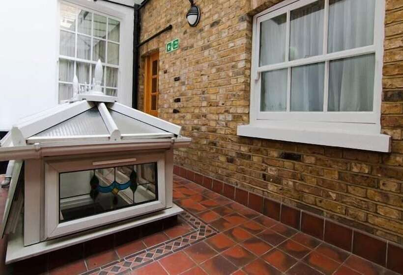 חדר סטנדרט לשלושה, Days Inn Hyde Park