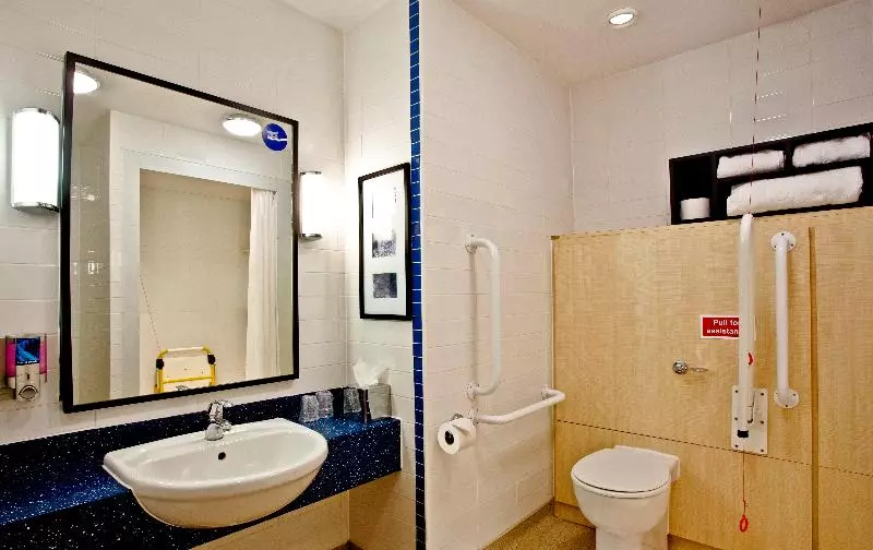 身障者適用スタンダードルーム, Holiday Inn Express Shrewsbury, An Ihg