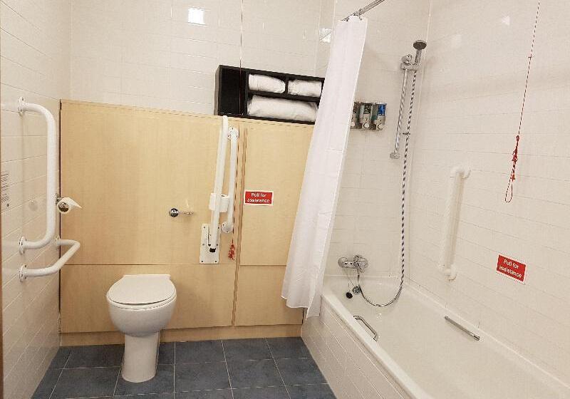 장애인을 위한 스탠다드 룸, Holiday Inn Express Shrewsbury, An Ihg