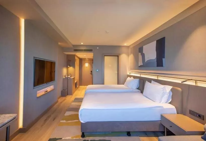 اتاق لوکس با چشم‌انداز باغ, Kolin Hotel Spa & Convention Center