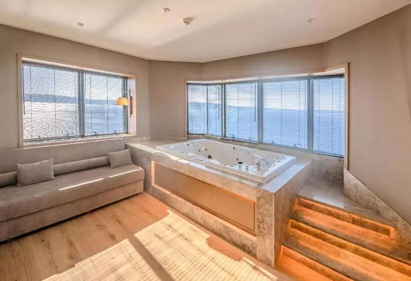 سوئیت با تخت بزرگ, Kolin Hotel Spa & Convention Center