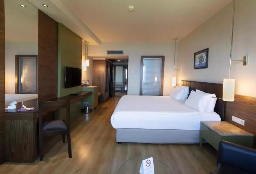 سوییت خانوادگی, Kolin Hotel Spa & Convention Center