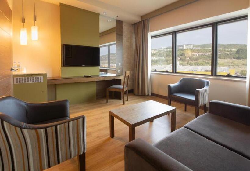 غرفة عائلية مطلّة علي الحديقة, Kolin Hotel Spa & Convention Center