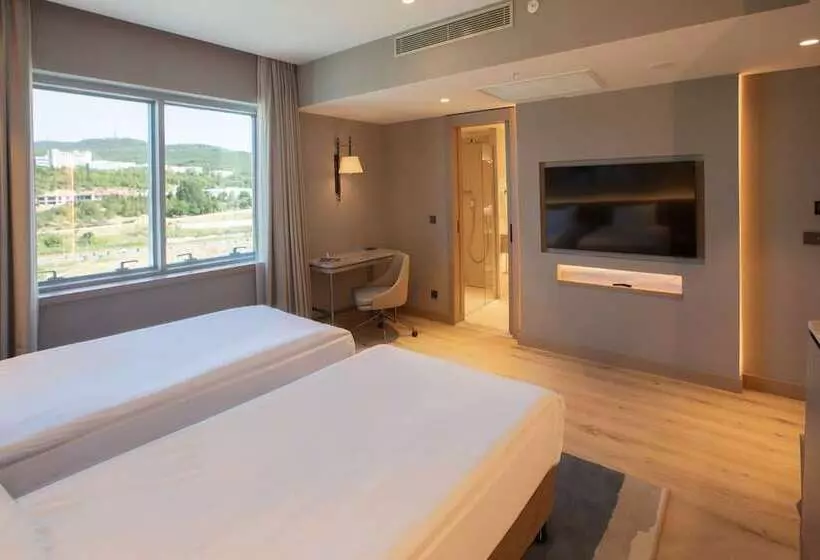 اتاق لوکس با چشم‌انداز باغ, Kolin Hotel Spa & Convention Center