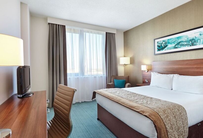 Номер Superior, Leonardo Milton Keynes