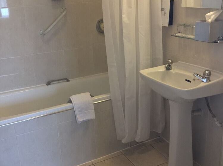 Номер Стандарт, Ramada By Wyndham Crawley Gatwick