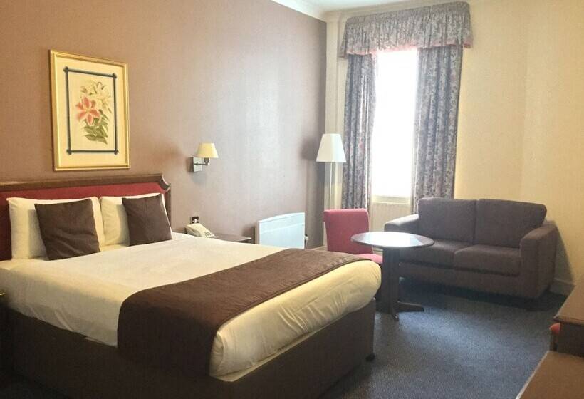 Номер Superior, Ramada By Wyndham Crawley Gatwick