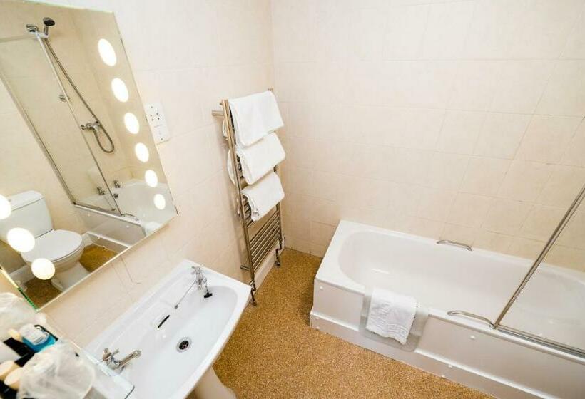 Номер Стандарт, Raven Hall