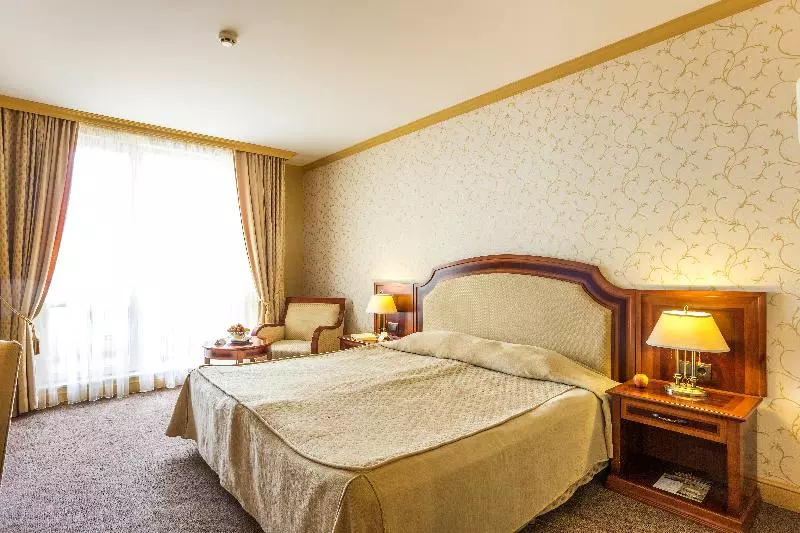 اتاق استاندارد با چشم‌انداز استخر, Romance Hotel And Family Suites