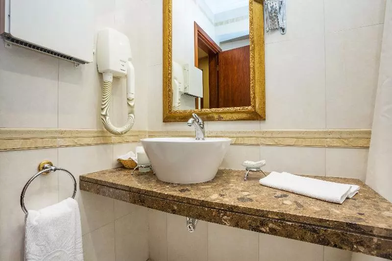 اتاق استاندارد با چشم‌انداز پارک, Romance Hotel And Family Suites