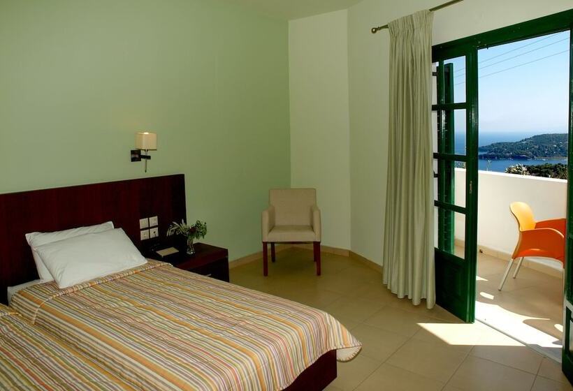 اتاق اساندارد با چشم‌انداز جانبی به دریا, Skiathos Club Hotel Suites