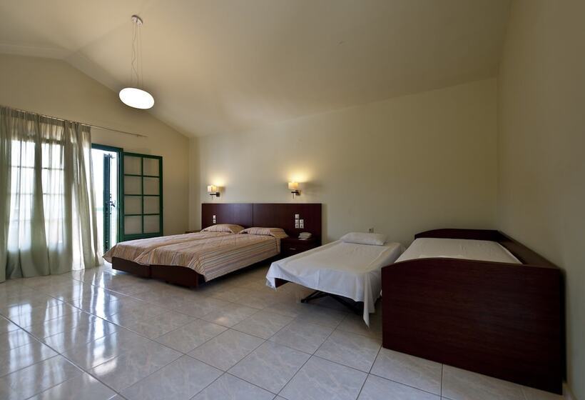 اتاق خانوادگی با چشم‌انداز دریا, Skiathos Club Hotel Suites