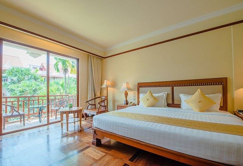 带泳池观景的豪华房, Sokha Angkor Resort