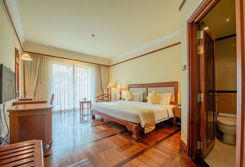 带泳池观景的豪华房, Sokha Angkor Resort