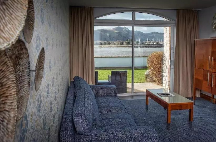سوییت با چشم‌انداز دریا, The Quay Hotel And Spa