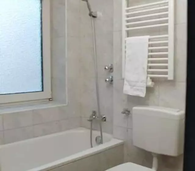 اتاق استاندارد یک نفره, City Hotel Mercator