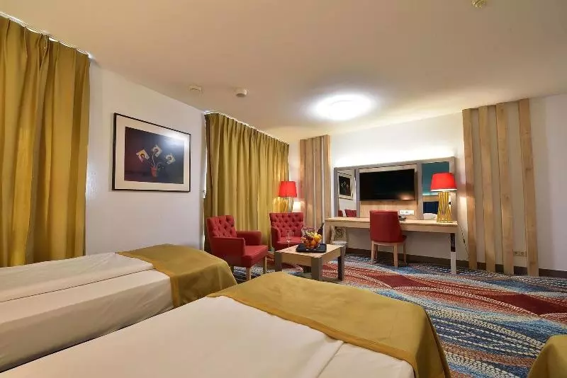 اتاق استاندارد سه نفره, Art Hotel Rotterdam Fully Renovated