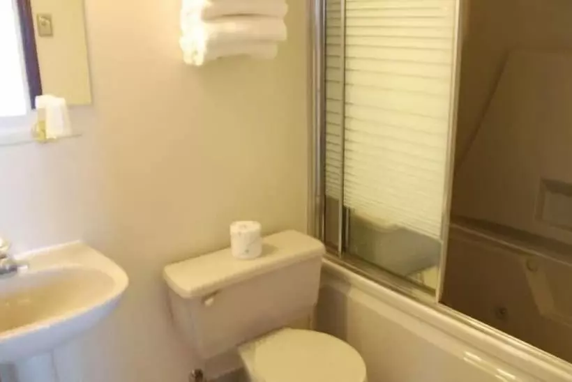 Deluxe Zimmer, Commons Inn