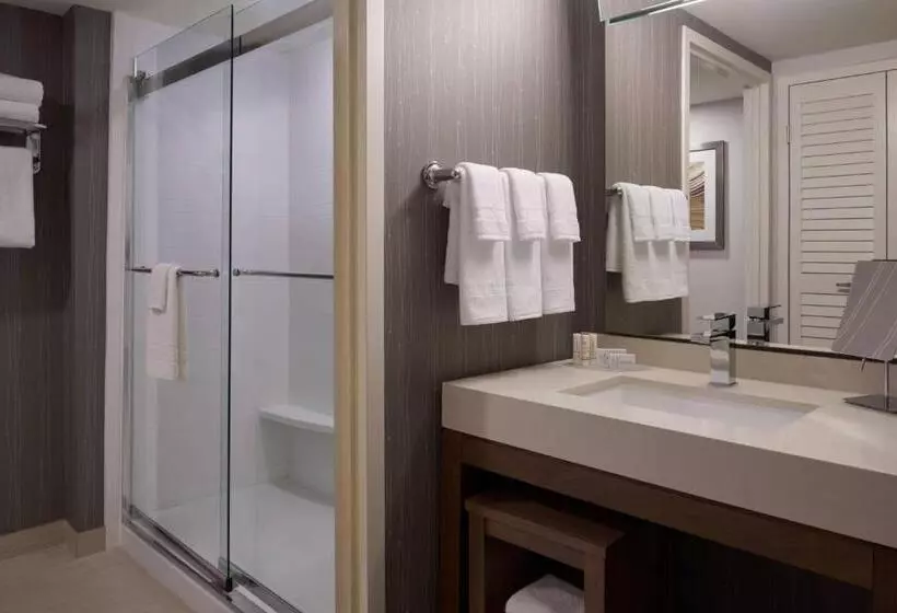 Standard-huone King-vuode, Courtyard By Marriott Toronto Airport