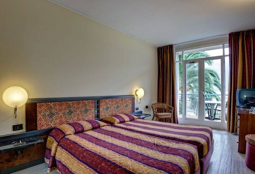 חדר סופריור, Cristina