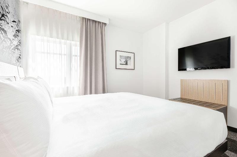 سوئیت با چشم‌انداز زمین گلف, Doubletree By Hilton Quebec Resort