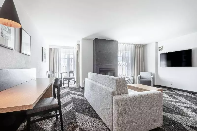 سوئیت با تخت بزرگ, Doubletree By Hilton Quebec Resort
