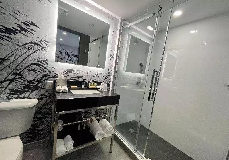 سوئیت با چشم‌انداز زمین گلف, Doubletree By Hilton Quebec Resort