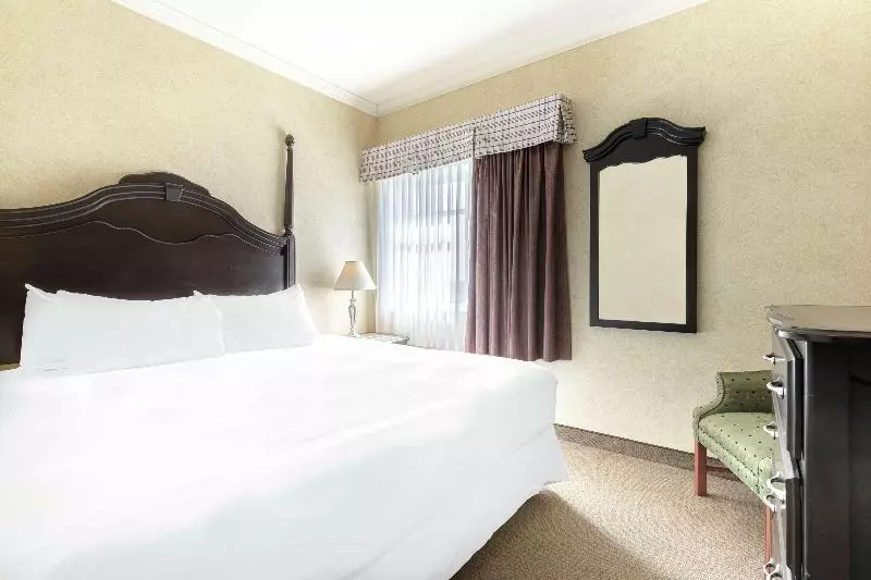 سوئیت با چشم‌انداز زمین گلف, Doubletree By Hilton Quebec Resort