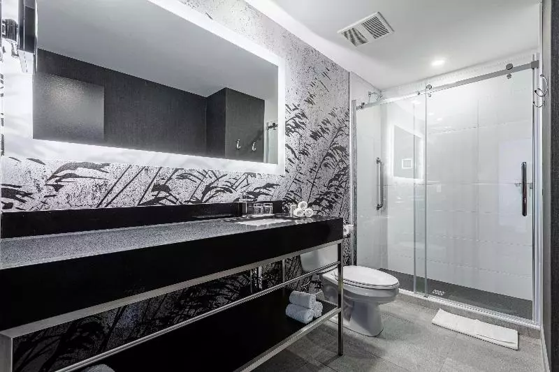 اتاق استاندارد با تخت بزرگ, Doubletree By Hilton Quebec Resort