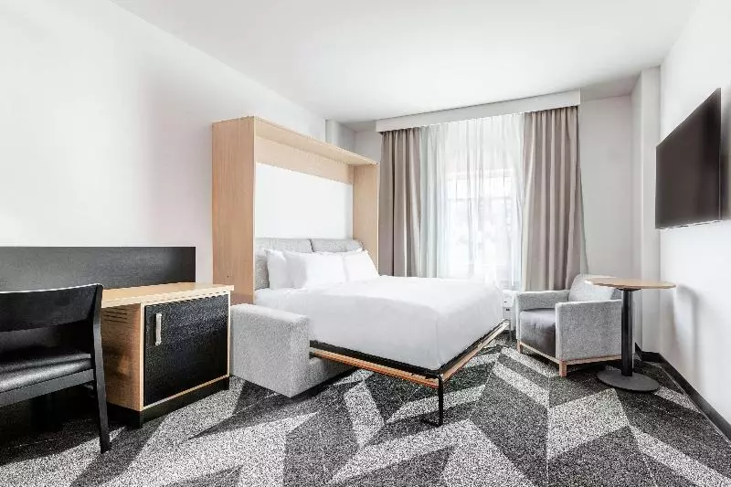سوئیت با تخت بزرگ, Doubletree By Hilton Quebec Resort