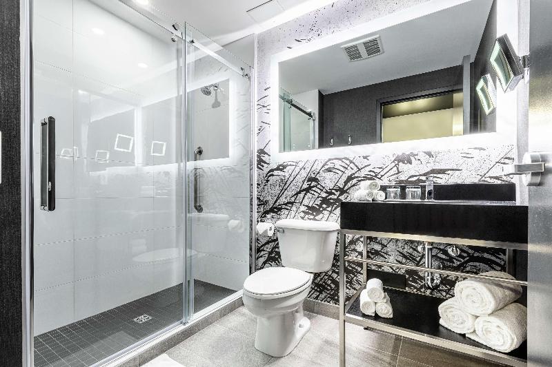اتاق استاندارد با تخت بزرگ, Doubletree By Hilton Quebec Resort