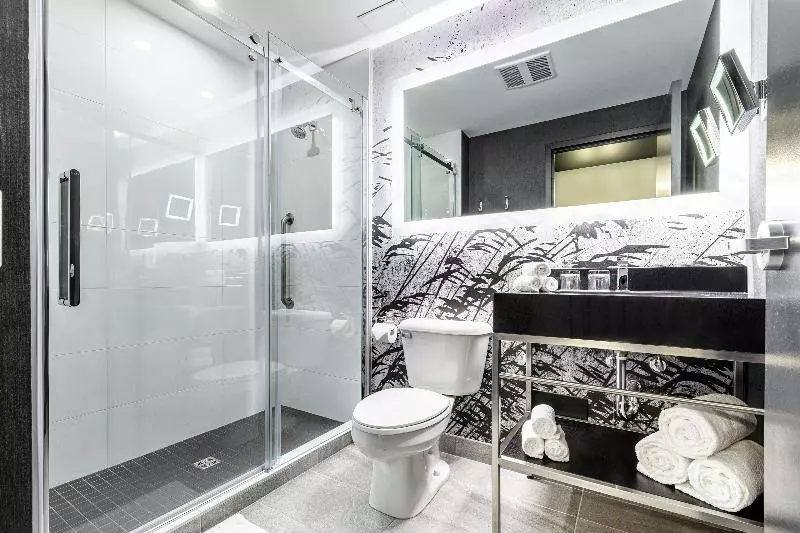 اتاق استاندارد با تخت بزرگ, Doubletree By Hilton Quebec Resort
