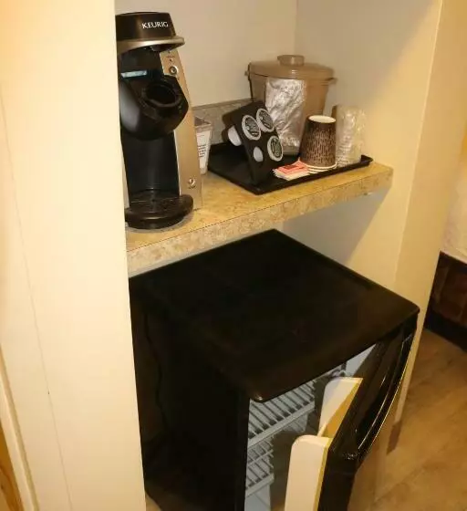 اتاق استاندارد, Empire Inn & Suites