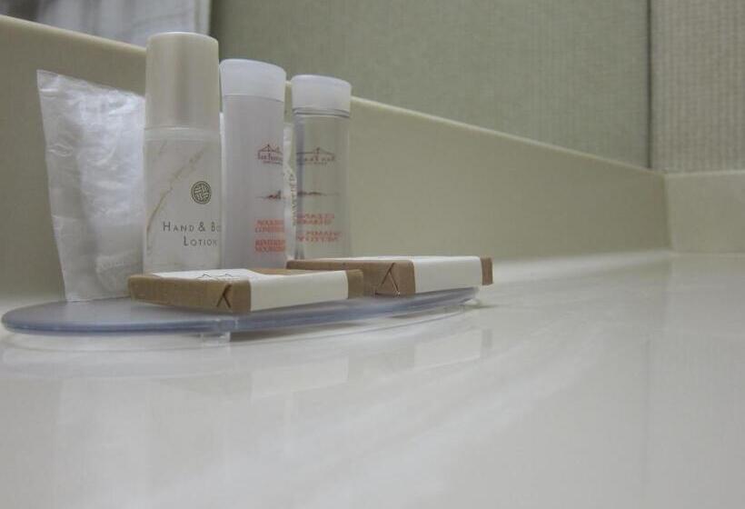 اتاق استاندارد با 2 تخت دوبل, Howard Johnson By Wyndham Toronto Downtown West