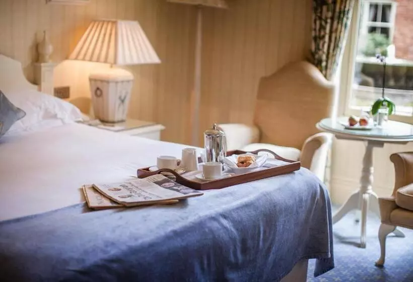 キングサイズベッドのスタンダードルーム, Kilworth House Hotel And Theatre