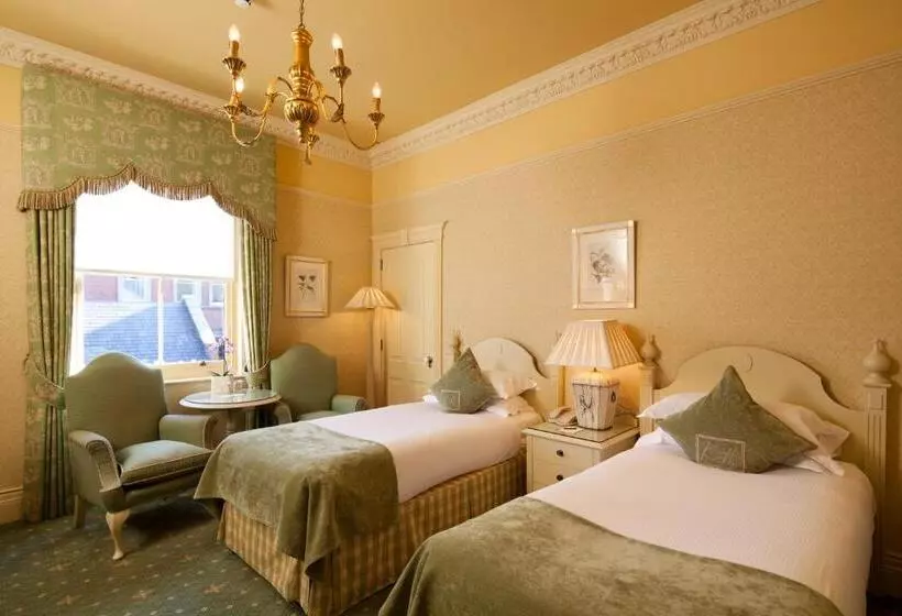 キングサイズベッドのスタンダードルーム, Kilworth House Hotel And Theatre