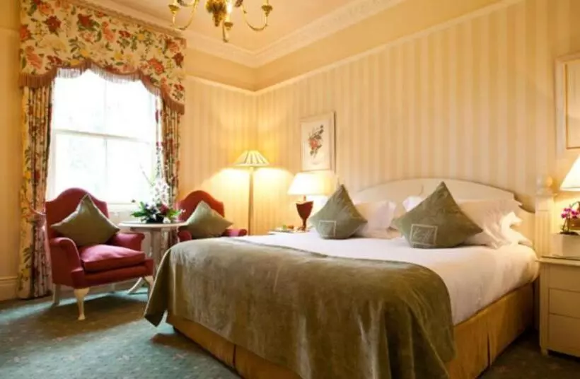 キングサイズベッドのスタンダードルーム, Kilworth House Hotel And Theatre