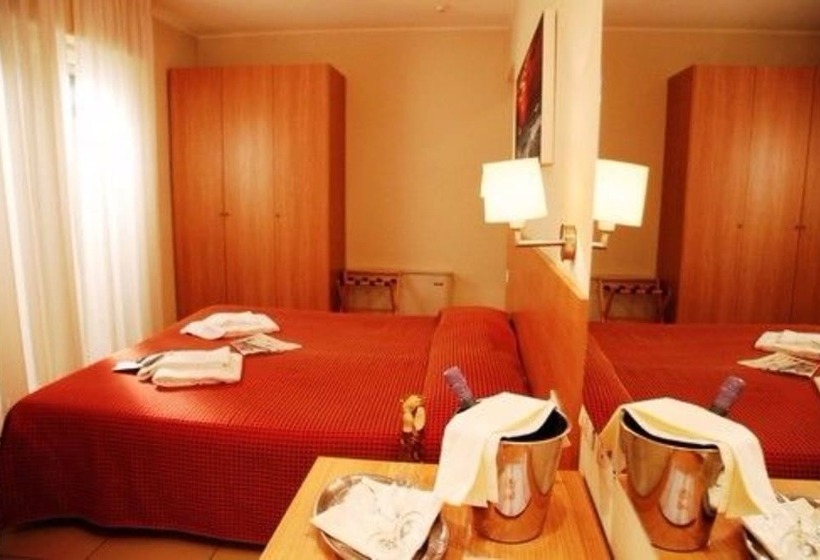 חדר לארבעה סטנדרטי עם מרפסת, Majorca Sul Mare In Centro A Riccione