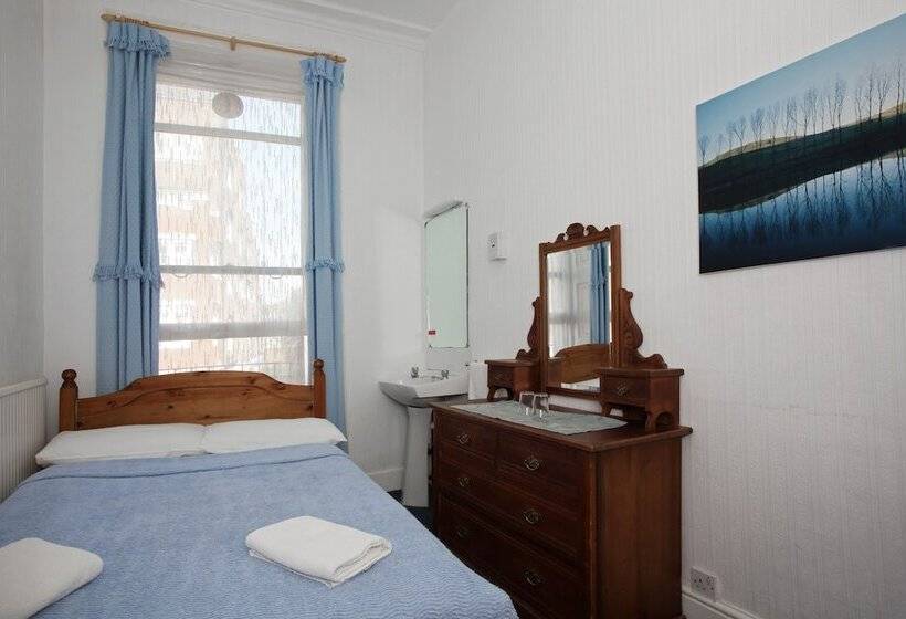 غرفة قياسية حمام مشترك, St. Athans