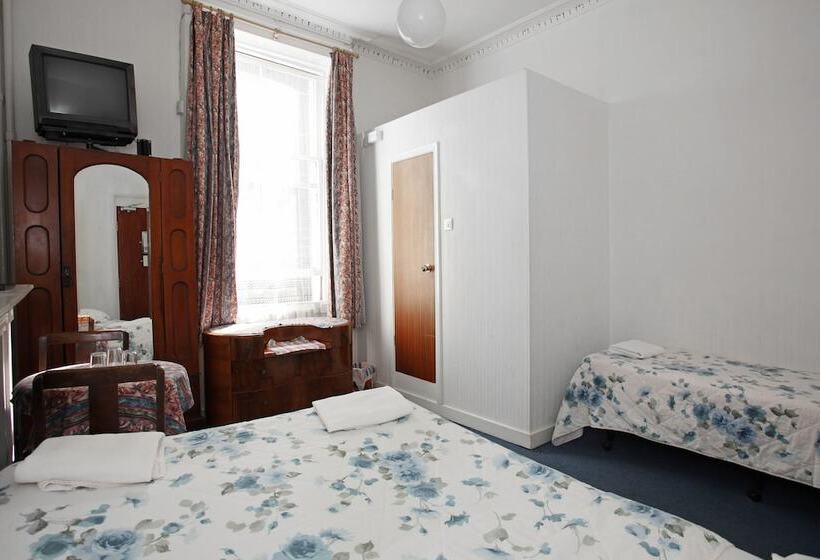 غرفة قياسية ثلاثية, St. Athans