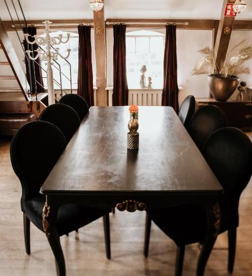 סוויטה מלכותית, Villa Beukenhof