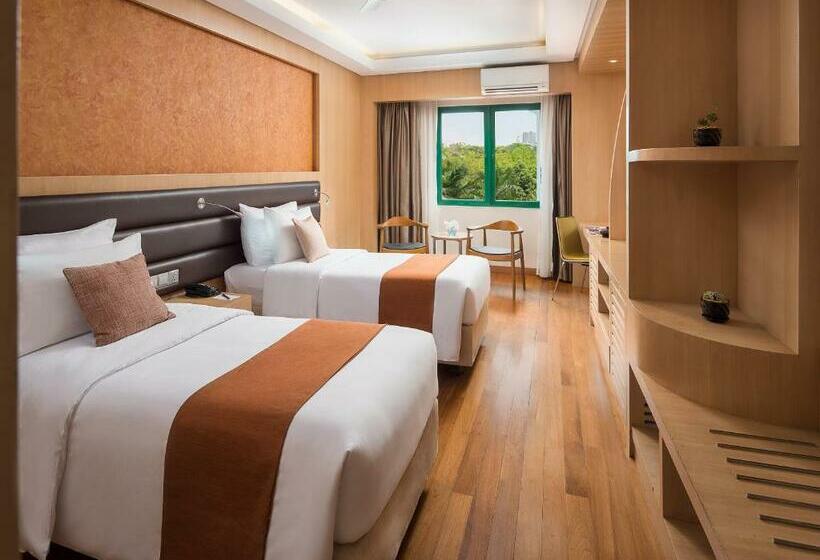 اتاق لوکس با تخت بزرگ, Mercure Yangon Kaba Aye